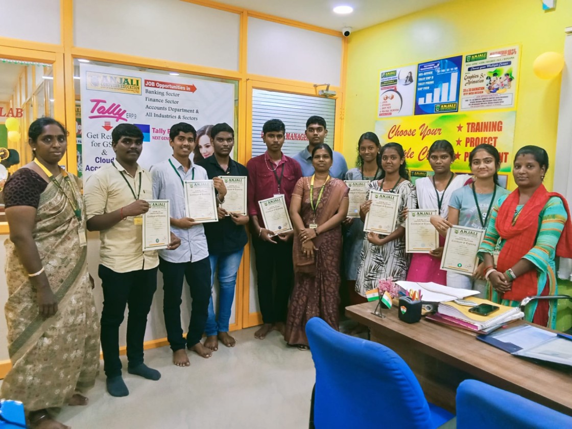 students -Computer Course Near Guduvanchery